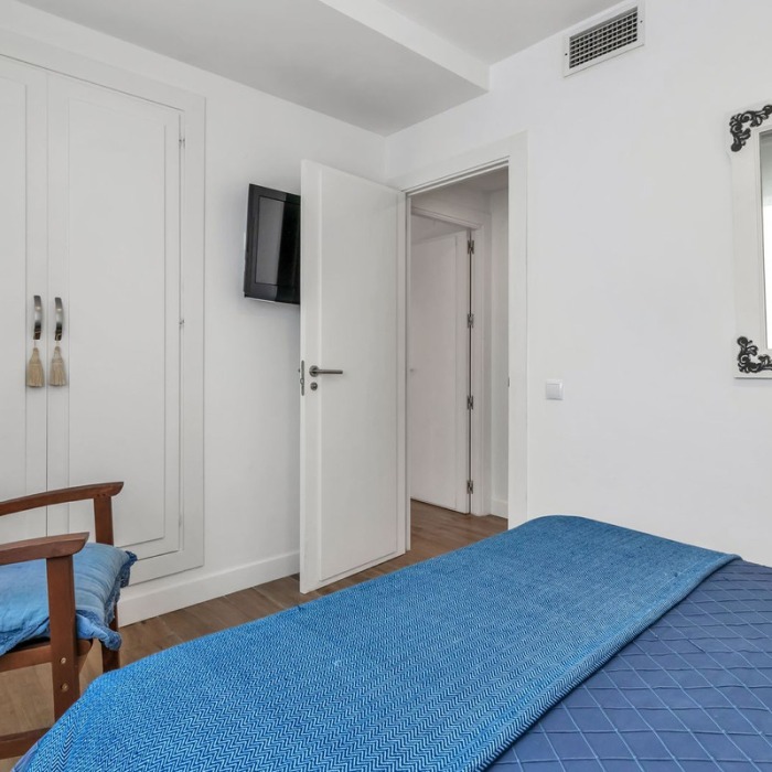 2 Bedroom Frontline Golf Sea View Apartment in La Quinta, Benahavis | Image 28