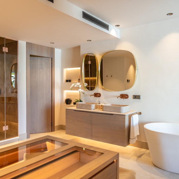 Modern 3 Bedroom Sea View Apartment in Lomas de Marbella Club | Image 14