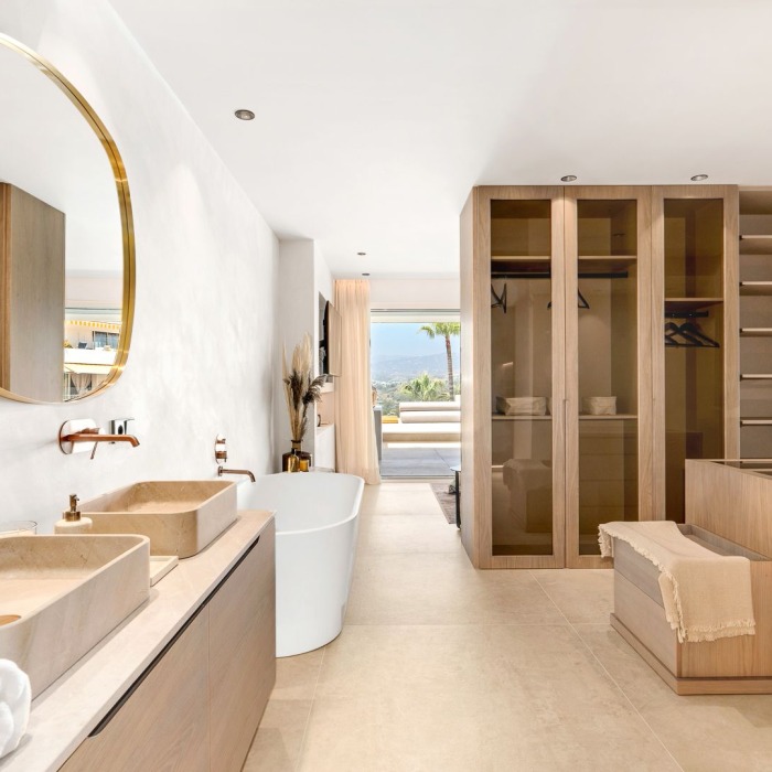 Moderno Apartamento de 3 Dormitorios con vistas al Mar en Lomas de Marbella Club | Image 20