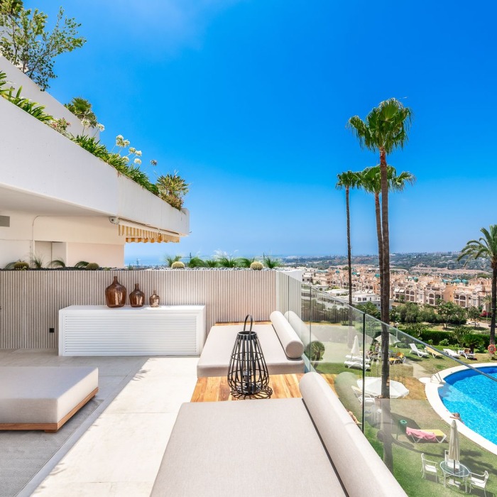 Moderno Apartamento de 3 Dormitorios con vistas al Mar en Lomas de Marbella Club | Image 6