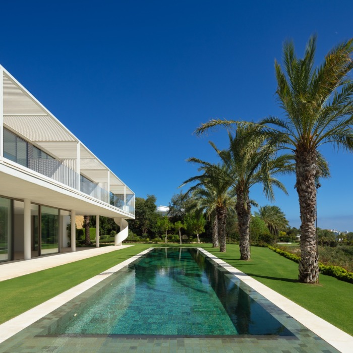 Villa en Première Ligne de Golf de 5 Chambres avec vue mer au Finca Cortesin, Casares | Image 11