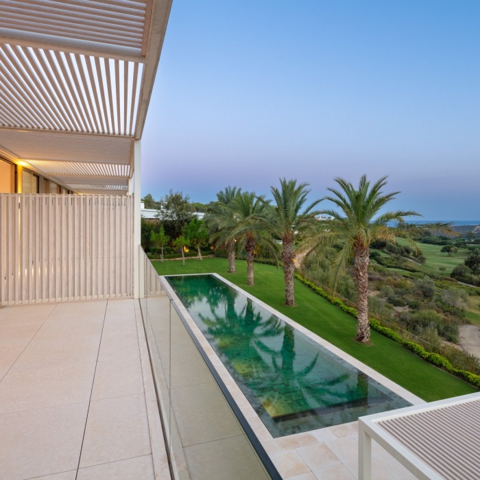 Villa en Première Ligne de Golf de 5 Chambres avec vue mer au Finca Cortesin, Casares | Image 9