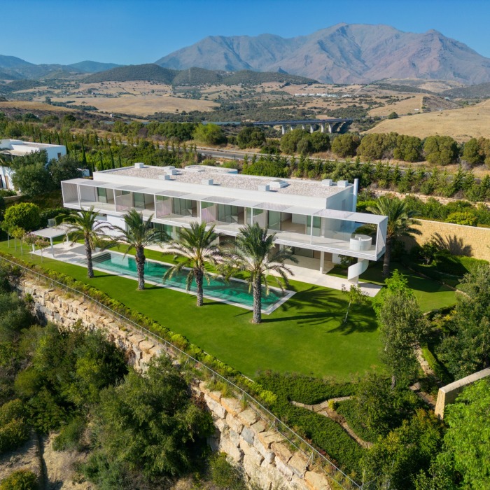 Villa de 5 dormitorios en primera línea de golf con vistas al mar en Finca Cortesin, Casares | Image 1