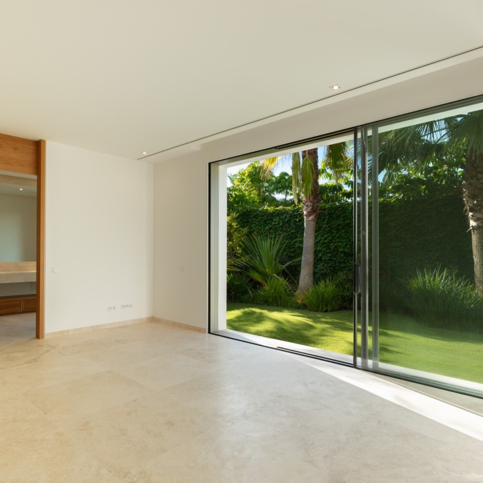 Moderna Villa de 5 Dormitorios en Primera Línea de Golf en Finca Cortesin en Casares | Image 17