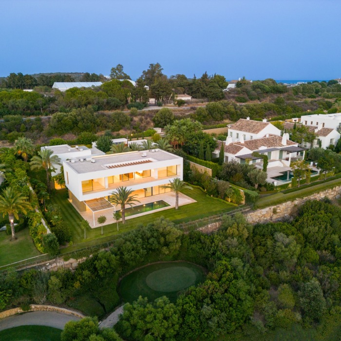 Villa Moderne de 5 Chambres en Premiere Ligne de Golf à Finca Cortesin à Casares | Image 2