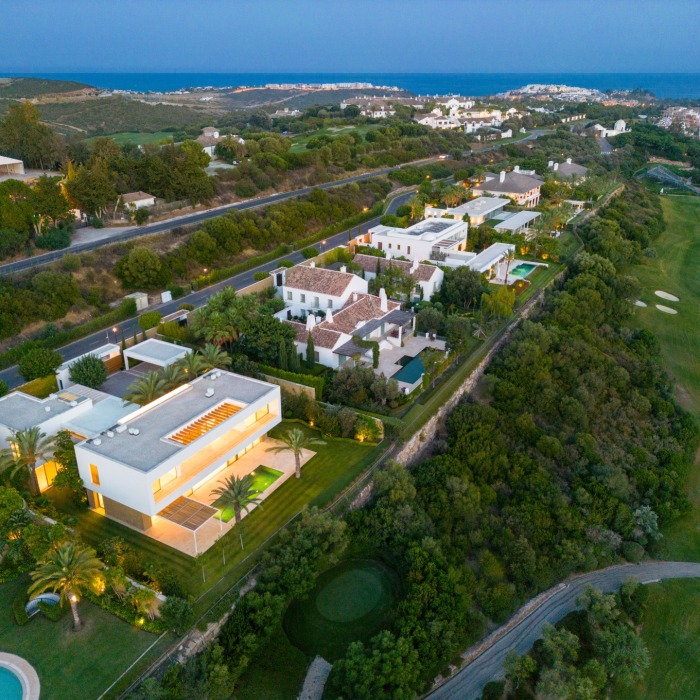 Villa Moderne de 5 Chambres en Premiere Ligne de Golf à Finca Cortesin à Casares | Image 1