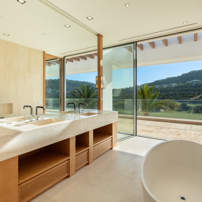 Villa Moderne de 5 Chambres en Premiere Ligne de Golf à Finca Cortesin à Casares | Image 22