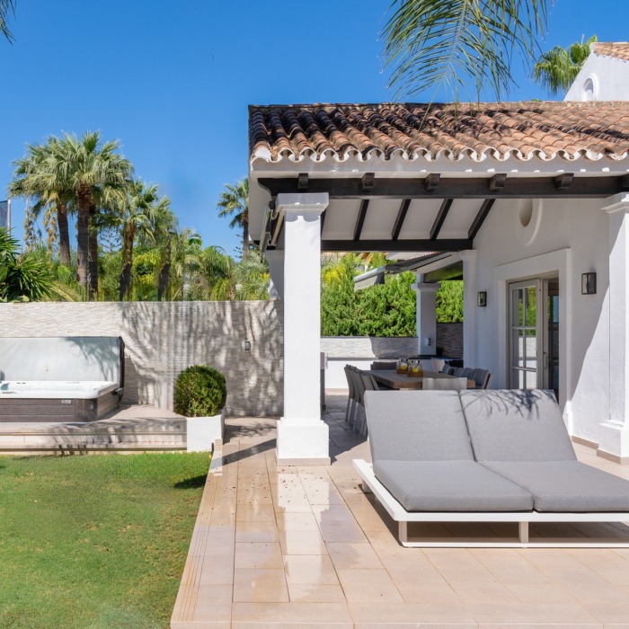 Luxurious 6 Bedroom Villa in Los Naranjos, Nueva Andalucia | Image 7