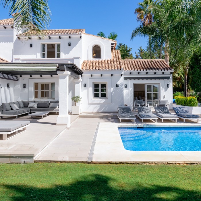 Luxurious 6 Bedroom Villa in Los Naranjos, Nueva Andalucia | Image 2