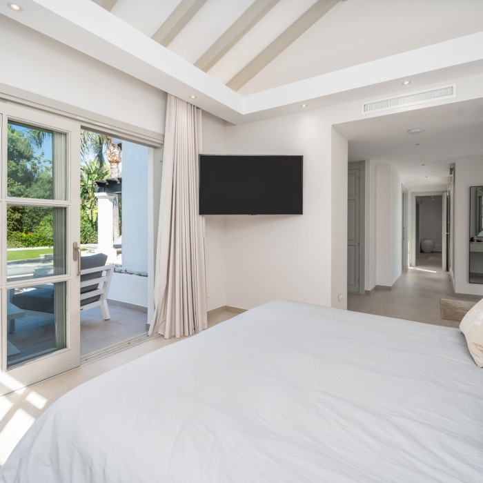 Luxurious 6 Bedroom Villa in Los Naranjos, Nueva Andalucia | Image 28