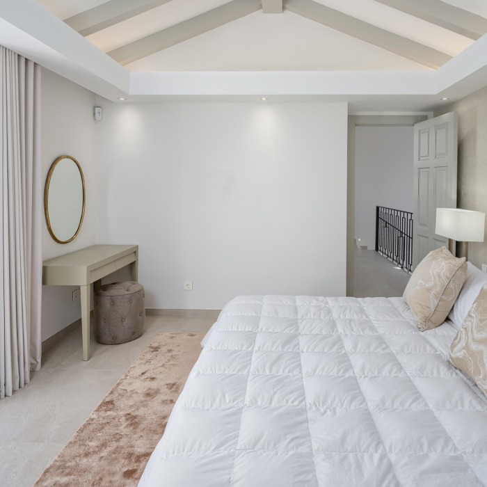 Luxurious 6 Bedroom Villa in Los Naranjos, Nueva Andalucia | Image 37