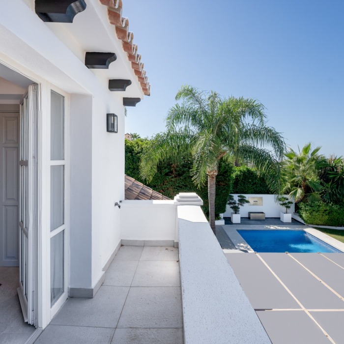 Luxurious 6 Bedroom Villa in Los Naranjos, Nueva Andalucia | Image 41