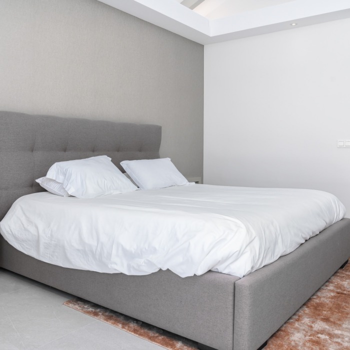 Luxurious 6 Bedroom Villa in Los Naranjos, Nueva Andalucia | Image 47