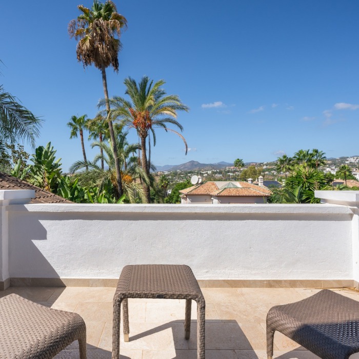 Luxurious 6 Bedroom Villa in Los Naranjos, Nueva Andalucia | Image 49