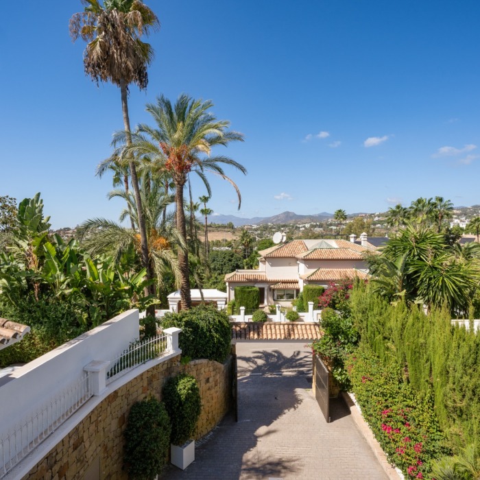 Luxurious 6 Bedroom Villa in Los Naranjos, Nueva Andalucia | Image 50