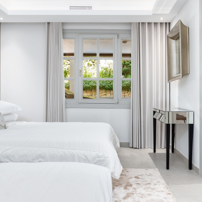 Luxurious 6 Bedroom Villa in Los Naranjos, Nueva Andalucia | Image 55