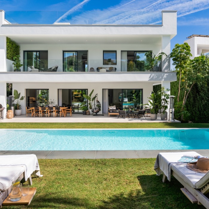 Luxury villa for sale in Puerto Banus, Marbella3