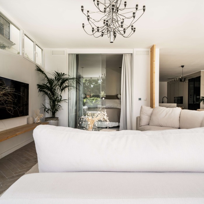 Modern 3 Bedroom Apartment in La Cerquilla, Nueva Andalucia | Image 17