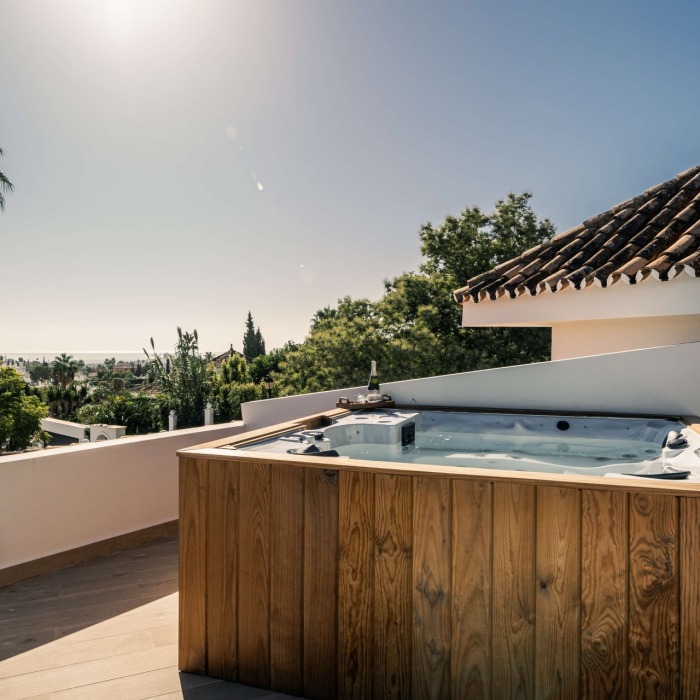Modern 5 Bedroom Villa in Nueva Andalucia | Image 29