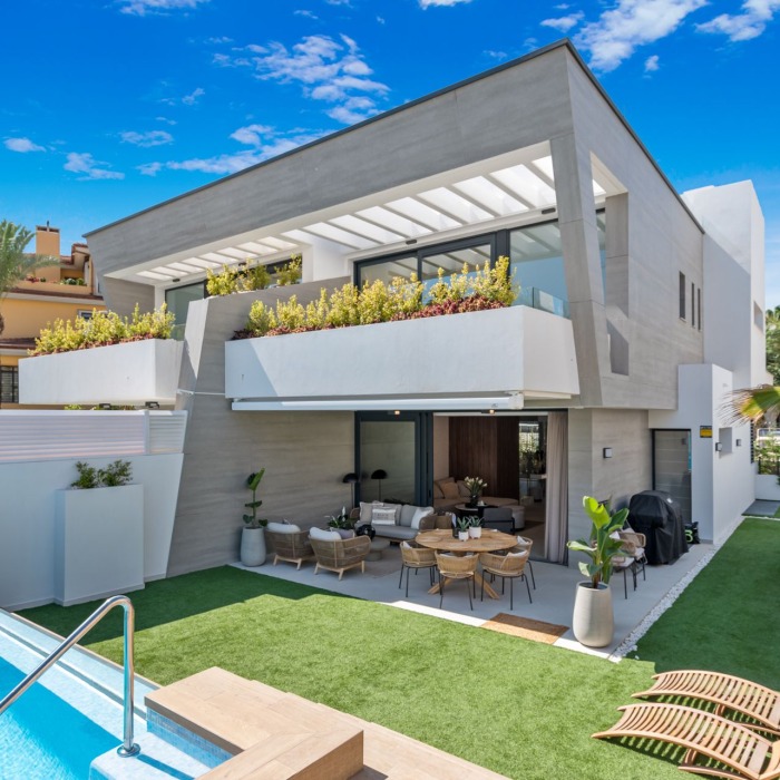Modern Villa for sale in Puerto Banus, Marbella1