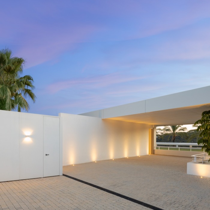 Moderna villa de 4 dormitorios en primera línea de golf en Finca Cortesin en Casares | Image 11