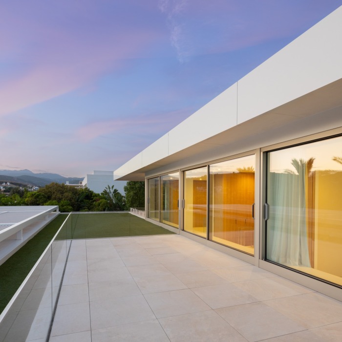 Moderna villa de 4 dormitorios en primera línea de golf en Finca Cortesin en Casares | Image 10