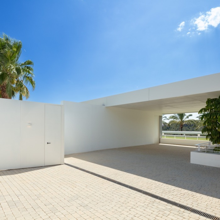 Moderna villa de 4 dormitorios en primera línea de golf en Finca Cortesin en Casares | Image 26
