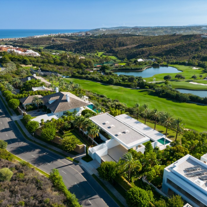 Moderna villa de 4 dormitorios en primera línea de golf en Finca Cortesin en Casares | Image 6