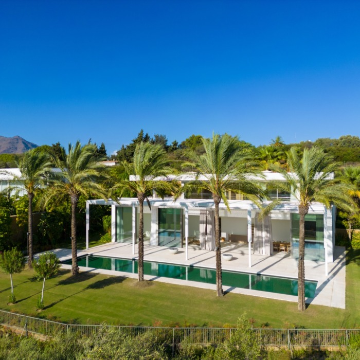 Moderna villa de 4 dormitorios en primera línea de golf en Finca Cortesin en Casares | Image 3