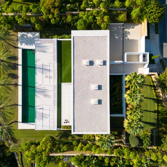 Moderna villa de 4 dormitorios en primera línea de golf en Finca Cortesin en Casares | Image 2