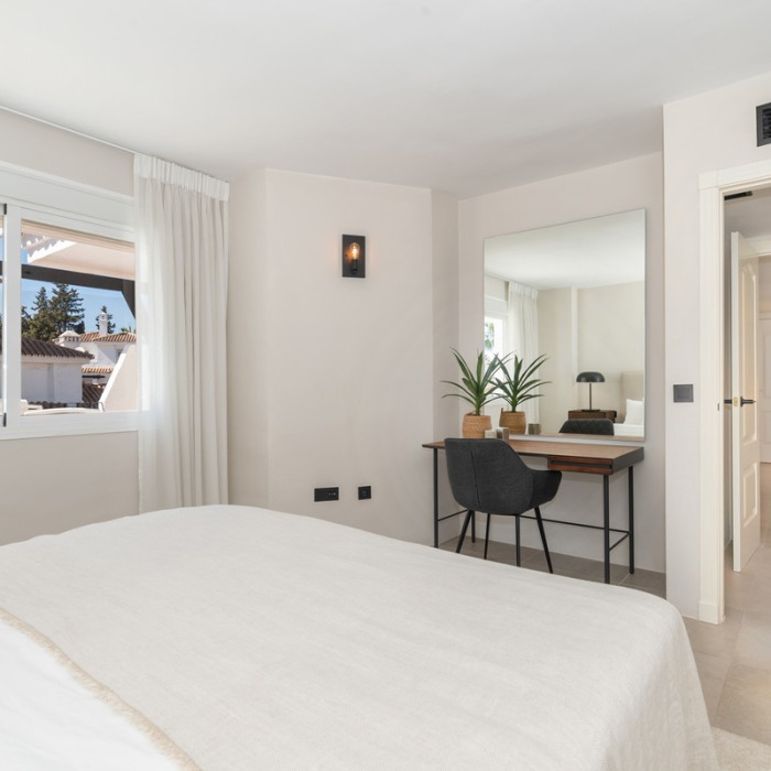 Modern 2 Bedroom Apartment in Los Naranjos in Nueva Andalucia | Image 9
