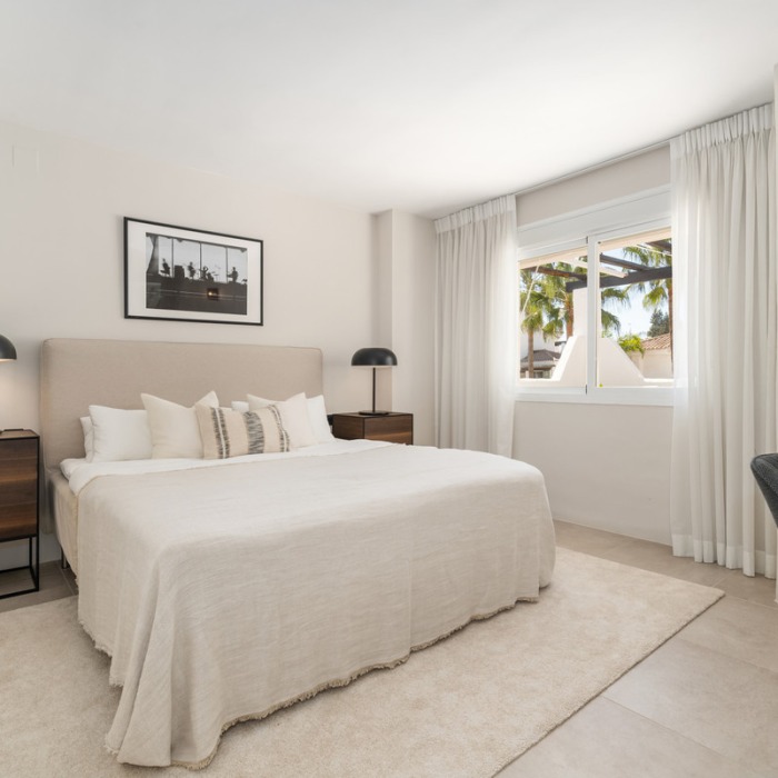 Modern 2 Bedroom Apartment in Los Naranjos in Nueva Andalucia | Image 6