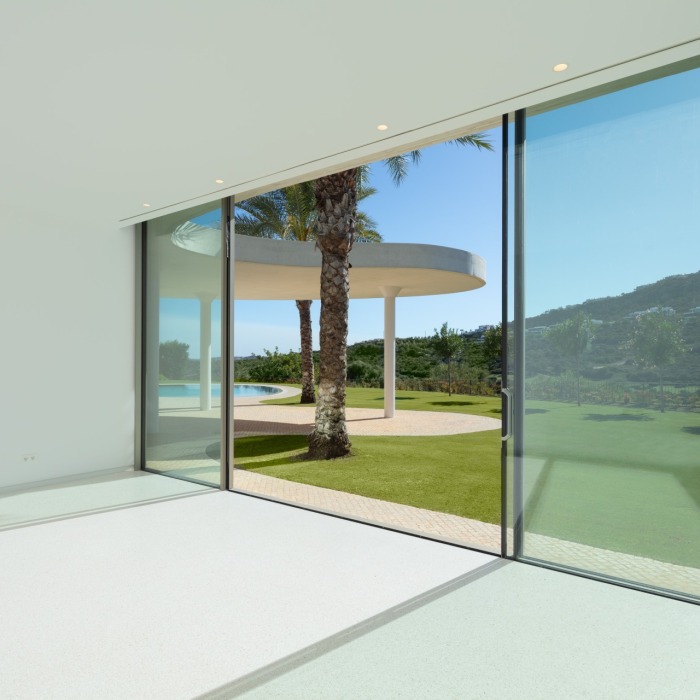 Villa Futurista de 4 Dormitorios en Finca Cortesin, Casares | Image 12