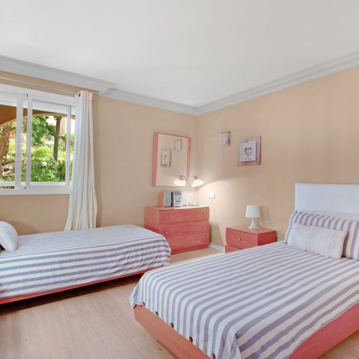 2 Bedroom Sea View Apartment in Magna Marbella in Nueva Andalucia | Image 12