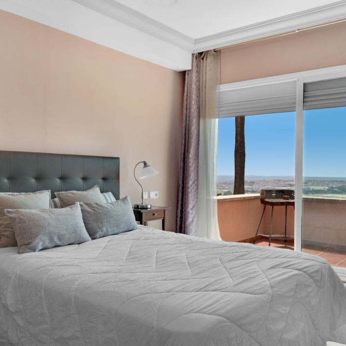 2 Bedroom Sea View Apartment in Magna Marbella in Nueva Andalucia | Image 11