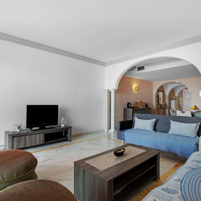 2 Bedroom Sea View Apartment in Magna Marbella in Nueva Andalucia | Image 9