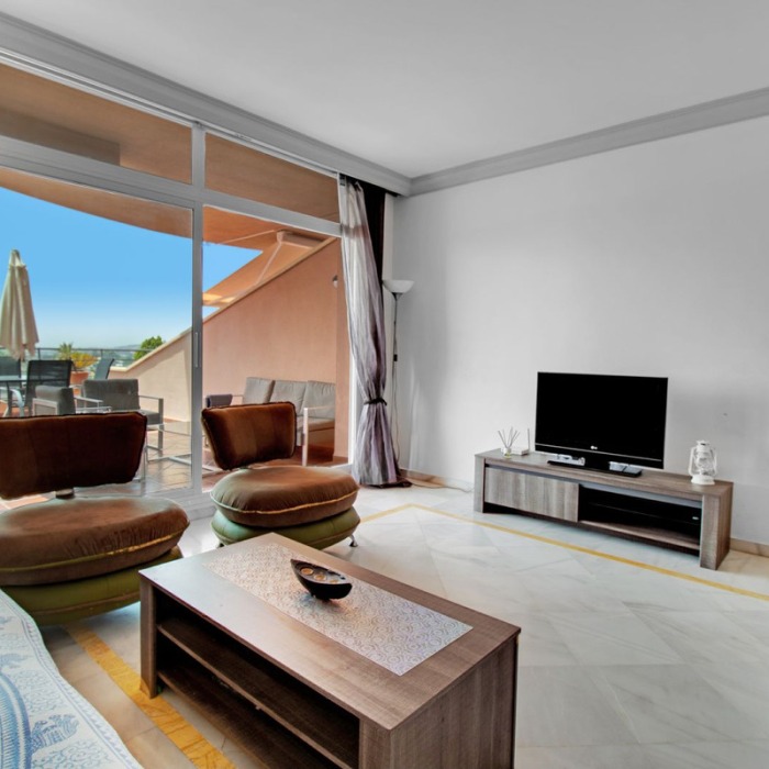 2 Bedroom Sea View Apartment in Magna Marbella in Nueva Andalucia | Image 8