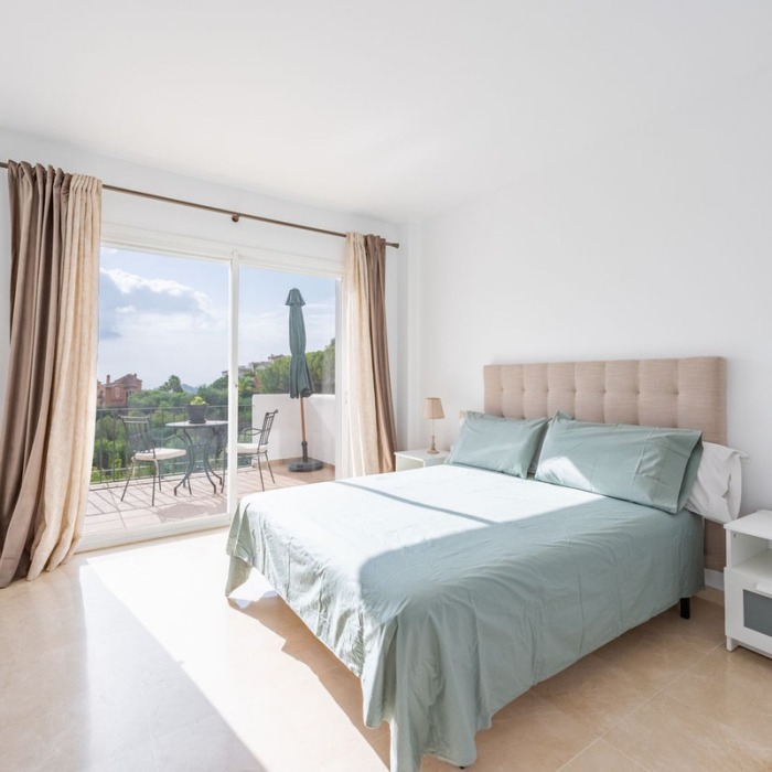 3 Bedroom Sea View Apartment in La Quinta Benahavis | Image 13