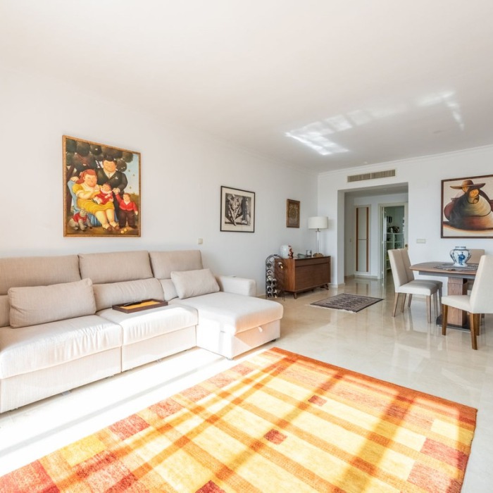 3 Bedroom Sea View Apartment in La Quinta Benahavis | Image 9