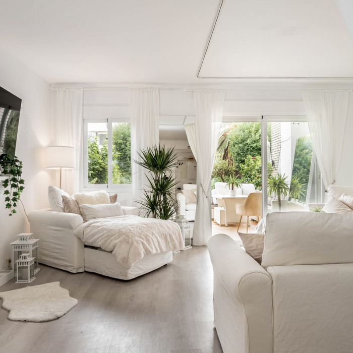 Luxury 3 Bedroom Apartment in Nueva Andalucia | Image 9
