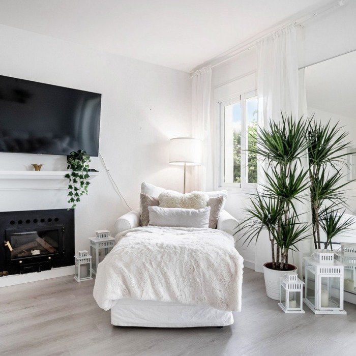 Luxury 3 Bedroom Apartment in Nueva Andalucia | Image 1
