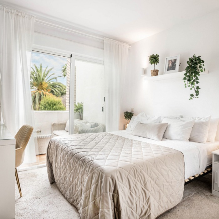 Luxury 3 Bedroom Apartment in Nueva Andalucia | Image 14