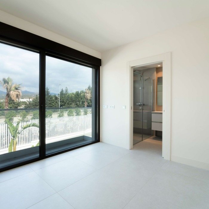 3 Bedroom Beachfront Apartment in Estepona | Image 32