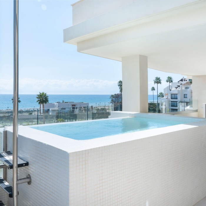 3 Bedroom Beachfront Apartment in Estepona | Image 1