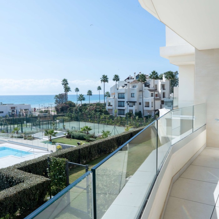 3 Bedroom Beachfront Apartment in Estepona | Image 4