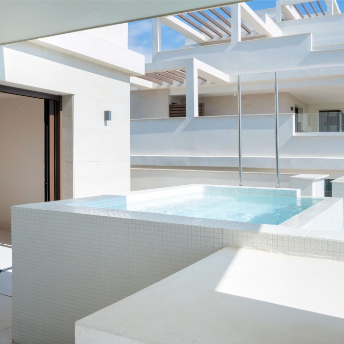 3 Bedroom Beachfront Apartment in Estepona | Image 6