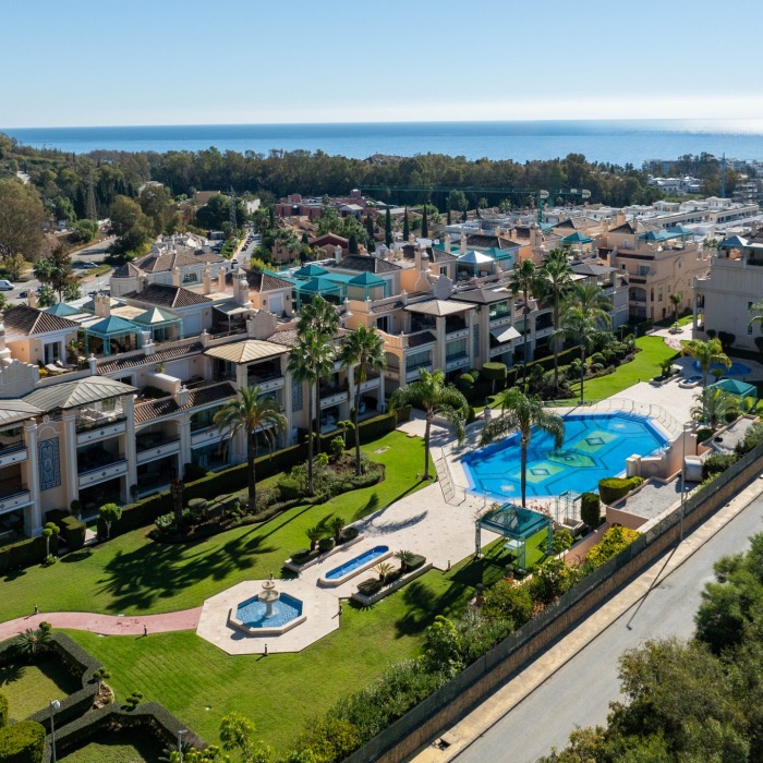 Amazing 3 Bedroom Duplex Penthouse in Marbella Golden Mile | Image 8