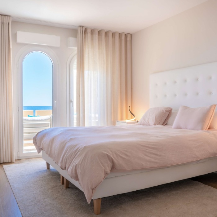 3 Bedroom Beach Front Apartment in Playa del Moral, Estepona | Image 25