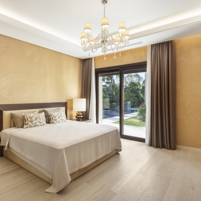 5 Bedroom Frontline Golf Villa in Nueva Andalucia | Image 12
