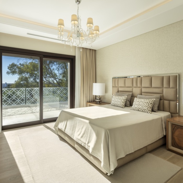 5 Bedroom Frontline Golf Villa in Nueva Andalucia | Image 22
